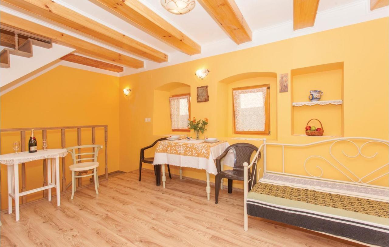 1 Bedroom Beautiful Apartment In Омишаль Екстер'єр фото