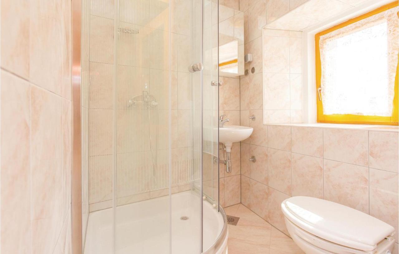 1 Bedroom Beautiful Apartment In Омишаль Екстер'єр фото