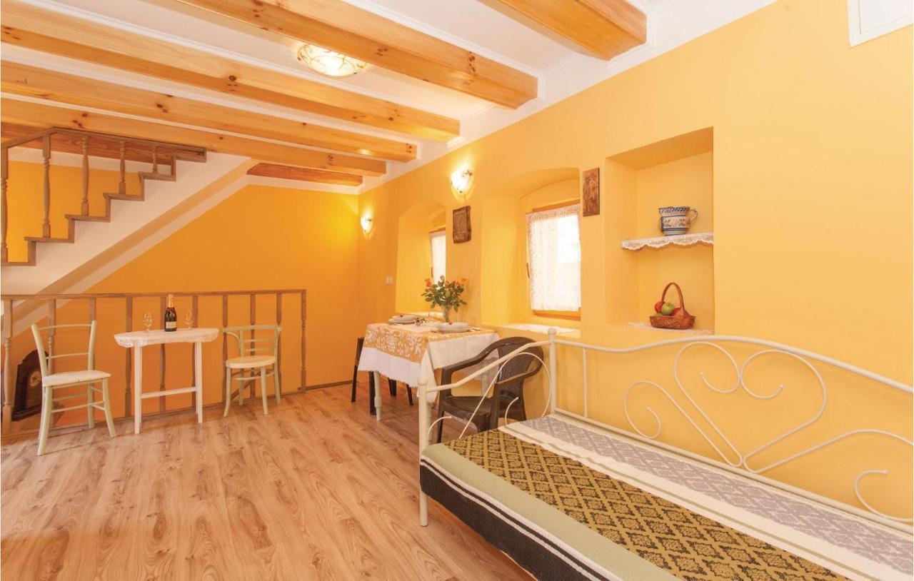 1 Bedroom Beautiful Apartment In Омишаль Екстер'єр фото