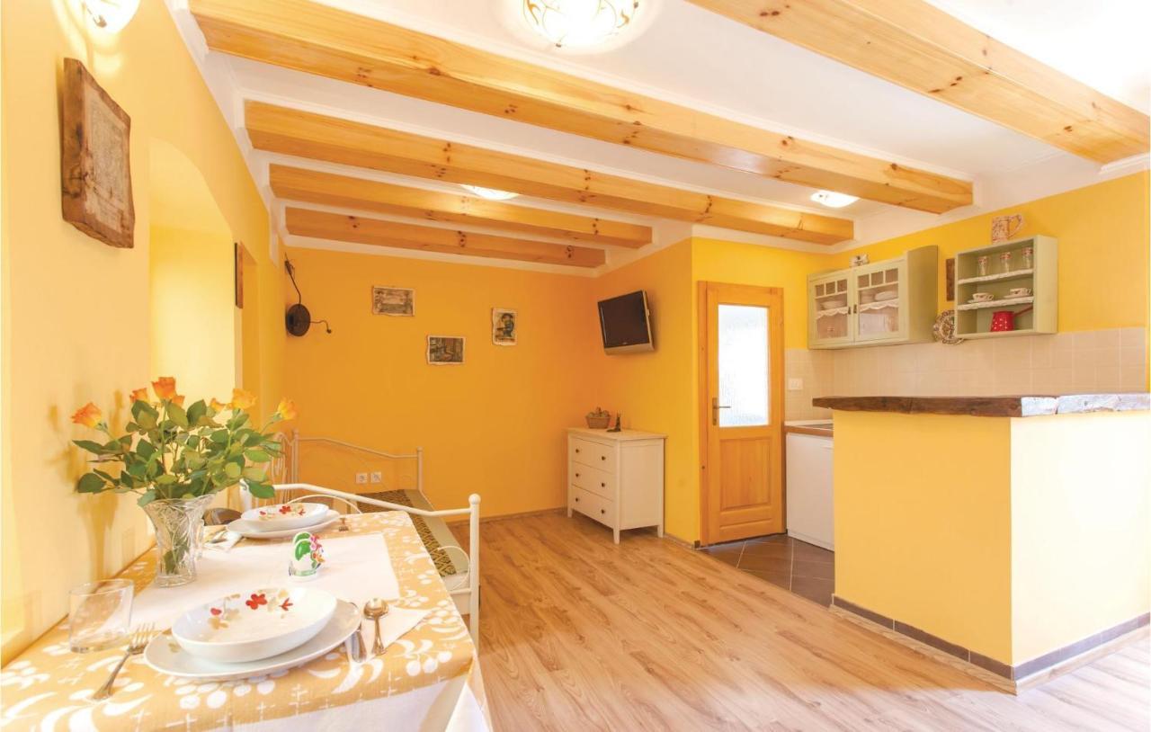1 Bedroom Beautiful Apartment In Омишаль Екстер'єр фото