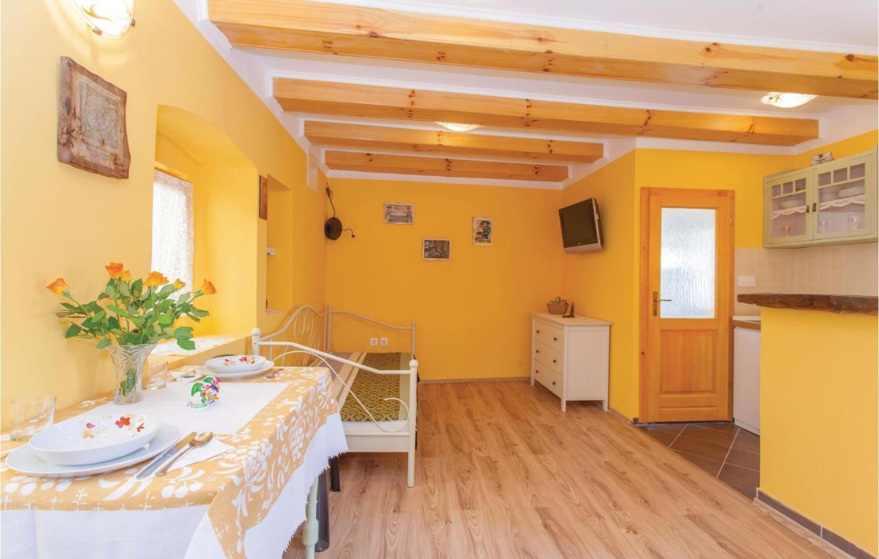 1 Bedroom Beautiful Apartment In Омишаль Екстер'єр фото